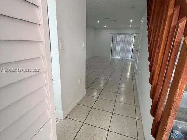 6854 NW 173rd Dr APT 209, Hialeah, FL 33015