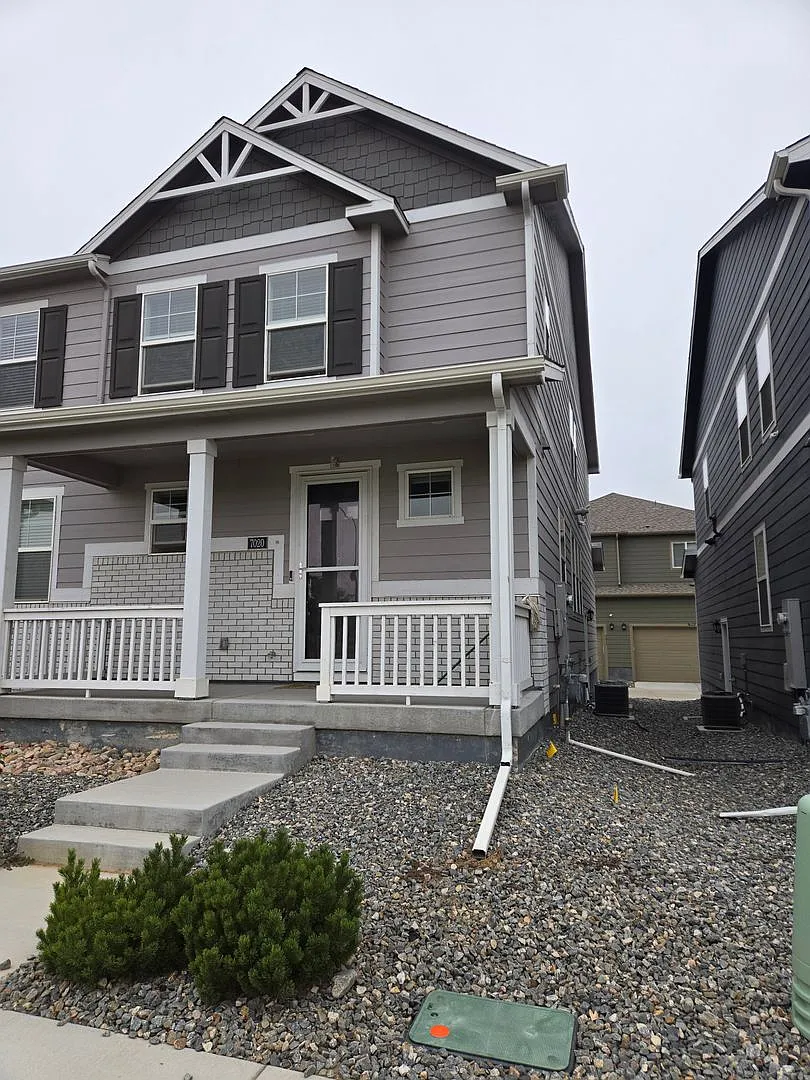 Spacious townhome — Photo 1