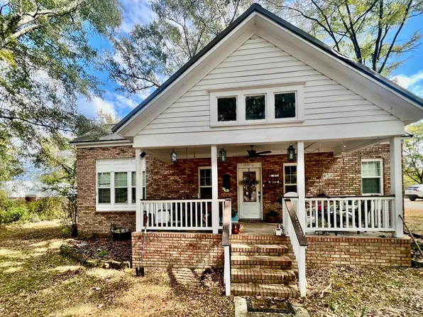 1006 Walnut St, Sulligent, AL 35586