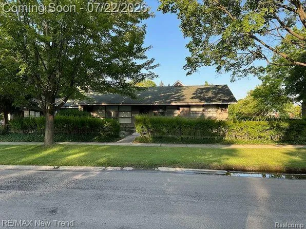 1823 Bradford Rd, Birmingham, MI 48009