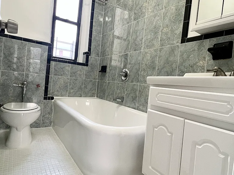 3065 Grand Concourse #1A — Photo 7