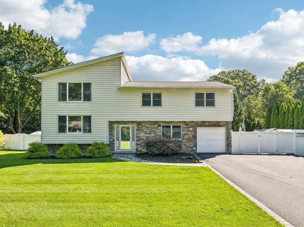 129 Jefferson Avenue, Saint James, NY 11780