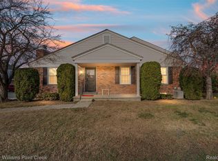 15895 Cambridge Dr, Clinton Township, MI 48038