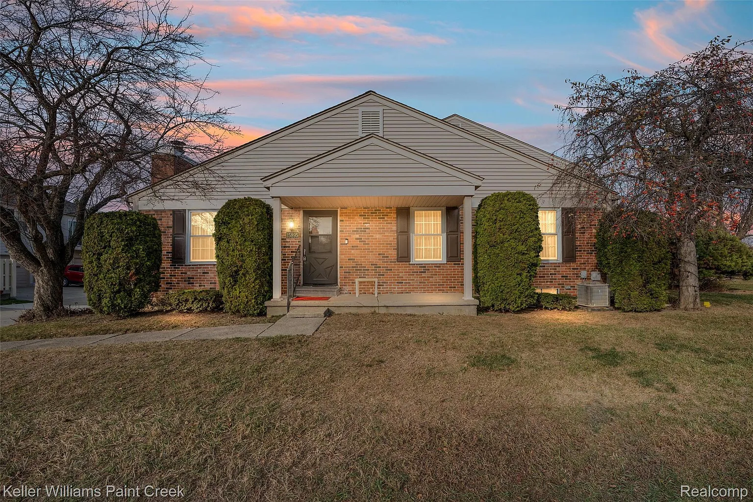 15895 Cambridge Dr photo 1