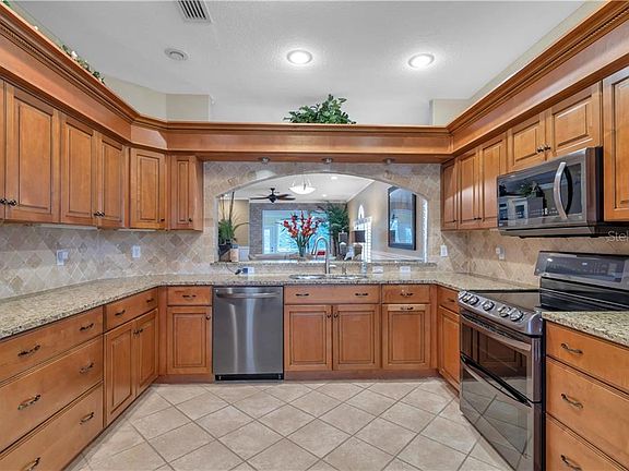 5th image of 3880 Nottingham Dr
