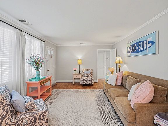 4th image of 329 Blue Hills Dr