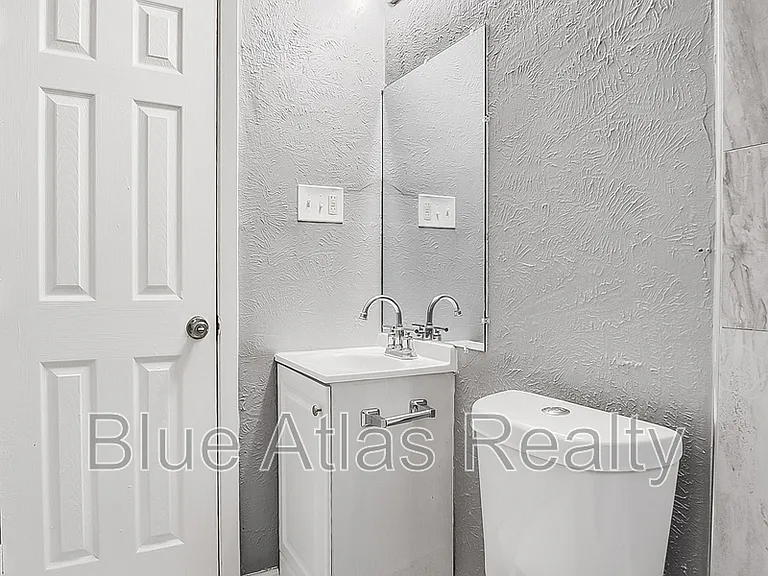2215 Riverview Dr #D — Photo 12
