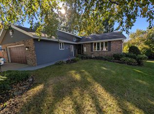 5404 Chapel Hill Ct, Rockford, IL 61114