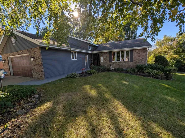 5404 Chapel Hill Ct, Rockford, IL 61114