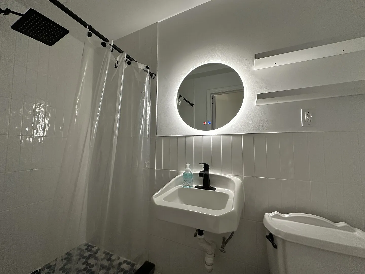The chateau studio with kitchen and backyard — Photo 3