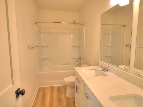 5th image of 345 W Stewart Ave #B