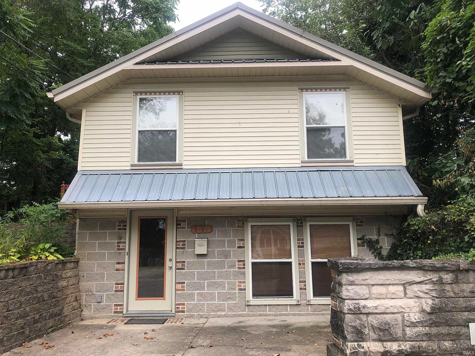 3 bed, 2.0 bath, 1676 sqft, $2,850 — Photo 2