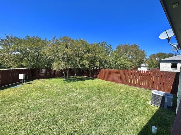 3rd image of 623 Skyline Dr