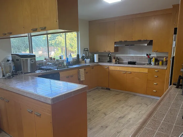 736 Elmwood Dr — Photo 7