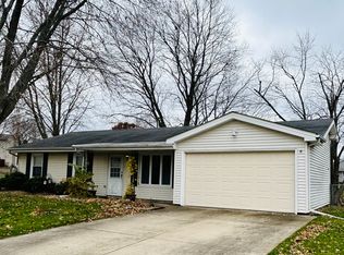 9 Moonstone Ct, Bloomington, IL 61704