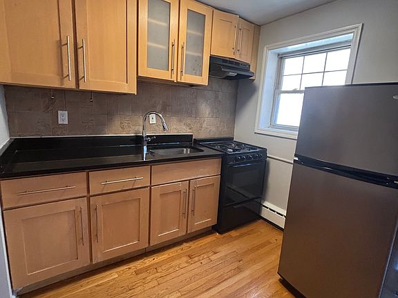 4th image of 36 Duncan Ave #4J