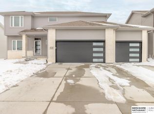 8118 S 196th St, Gretna, NE 68028