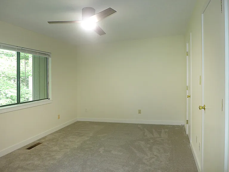 424 Fairoaks Cir — Photo 17