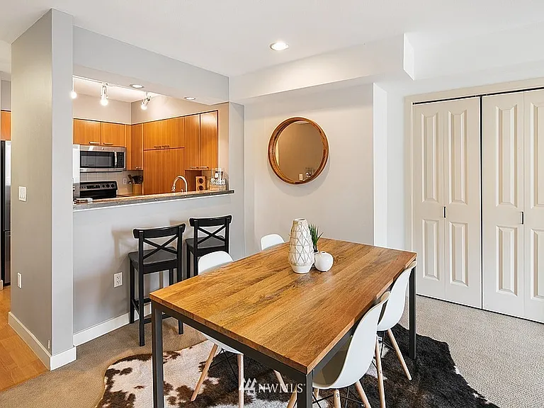 5001 California Ave SW #513 — Photo 1