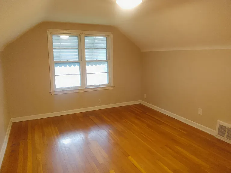 1649 Som Center Rd — Photo 3