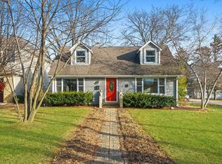 751 S Cook St, Barrington, IL 60010