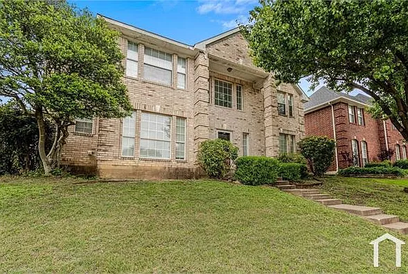 5 bed, 2600 sqft, $3,950 — Photo 4