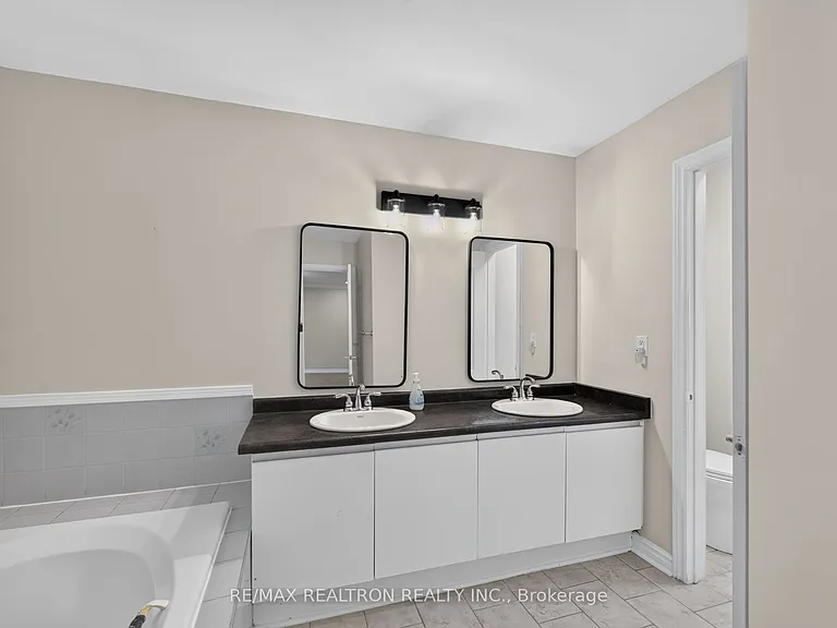49 Meekings Dr — Photo 24