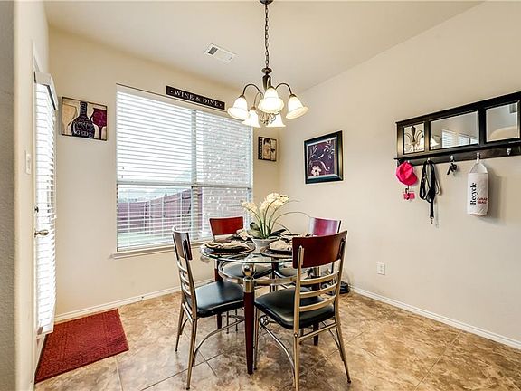 5th image of 905 Trailwood Dr