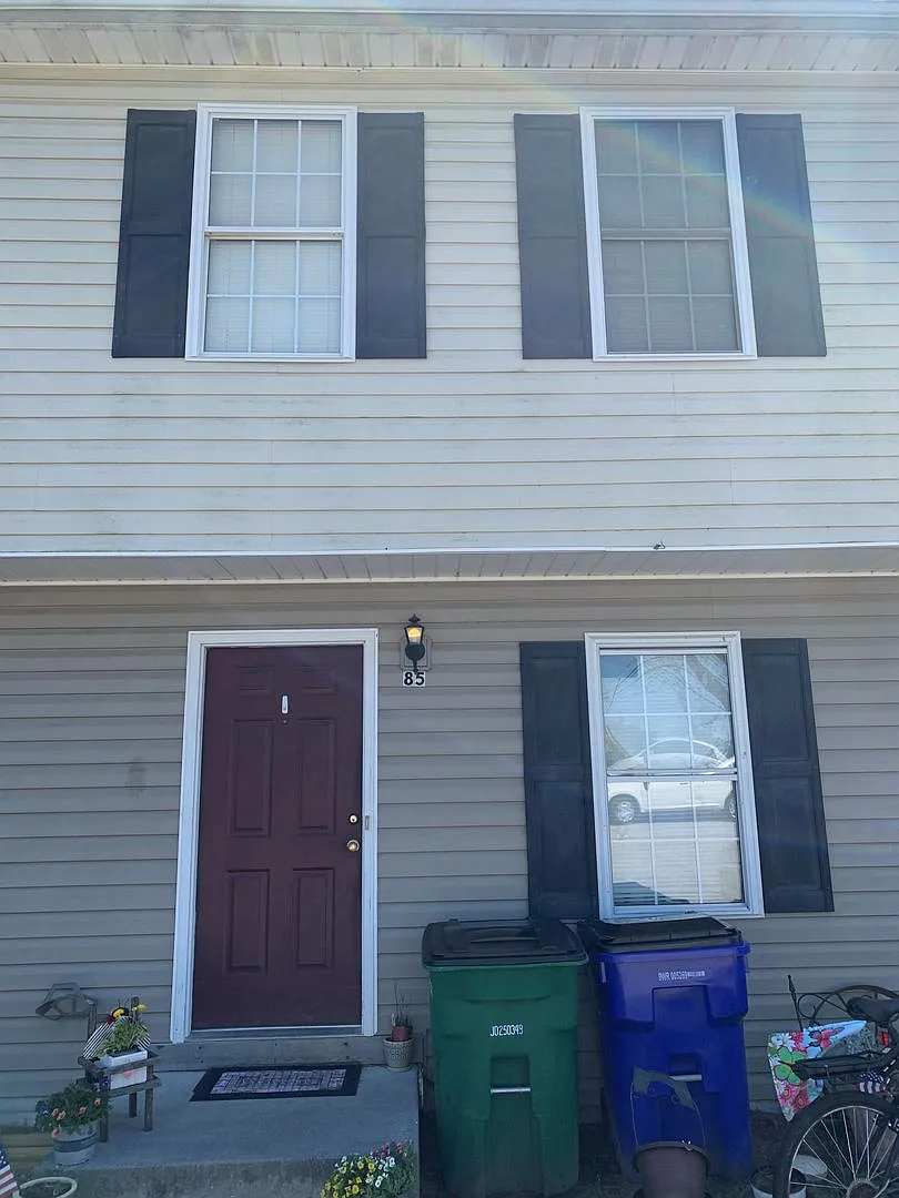3 Bedroom 2.5 Bath Townhouse — Photo 1
