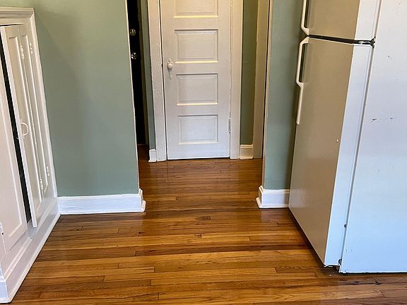 4th image of 1418 E Hyde Park Blvd APT 303