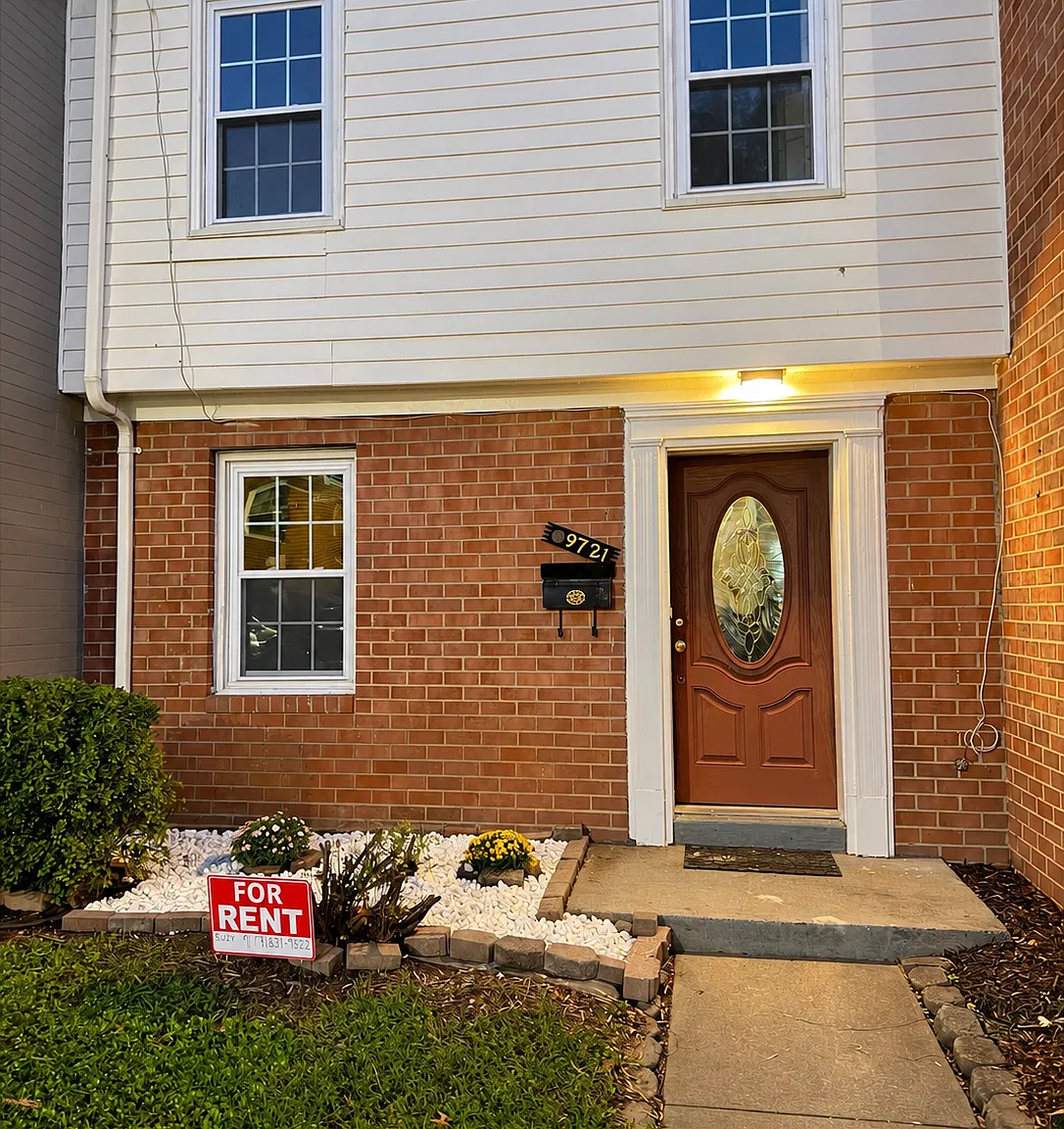 3 bed, 1008 sqft, $2,700 — Photo 1