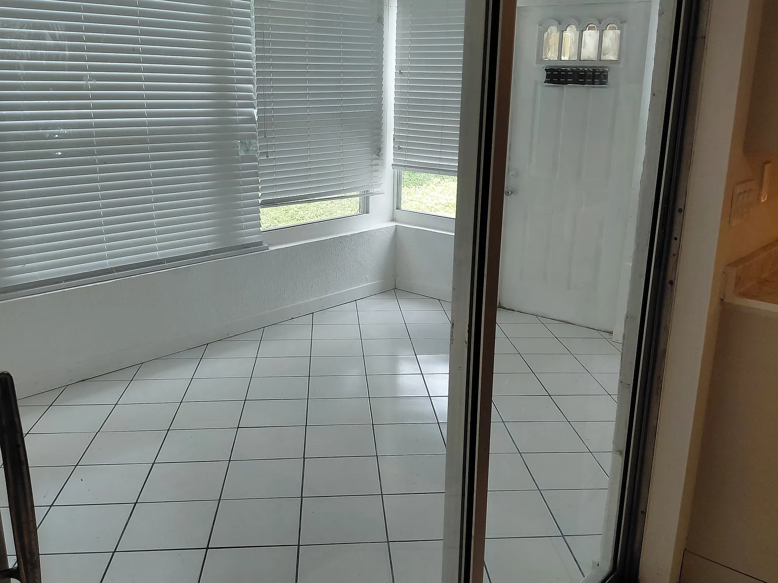 3 bed, 1196 sqft, $1,850 — Photo 2