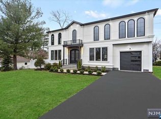 307 Idaho St, Paramus, NJ 07652
