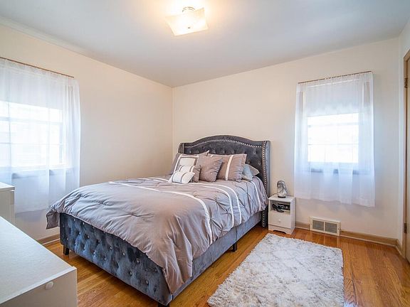 4th image of 7936 W Becher St #7938