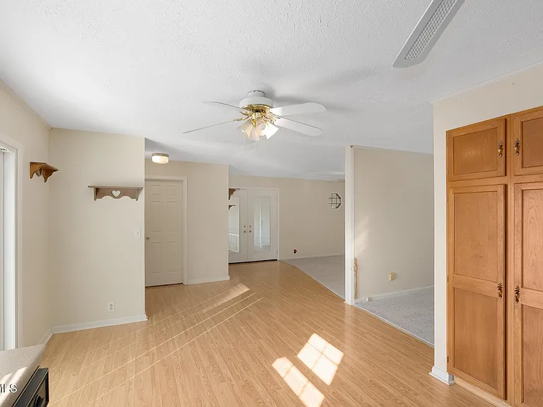 371 Oak Hill Cir — Photo 16