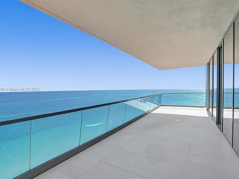 18501 Collins Ave #2704 — Photo 2