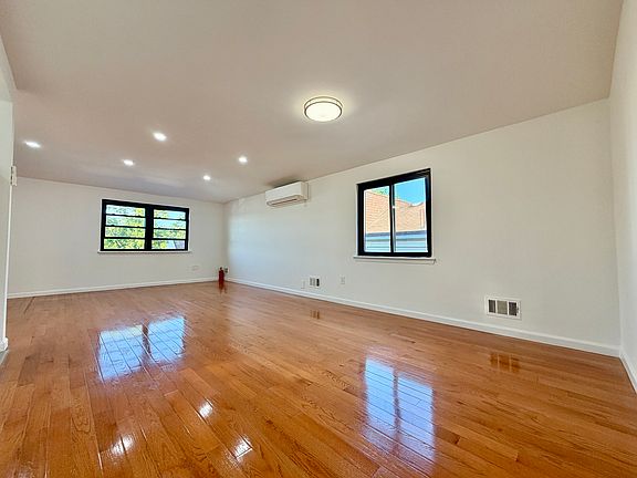 5th image of 216 Monahan Ave #2F