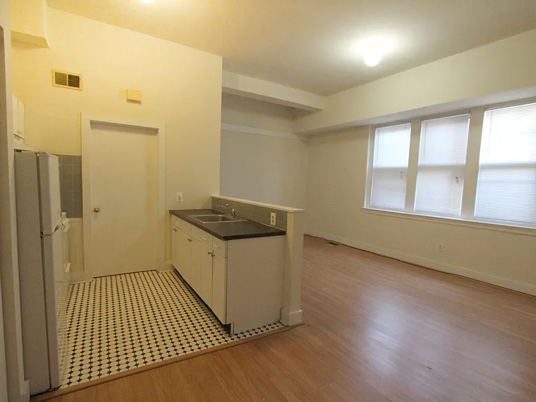 100 E Price St — Photo 22