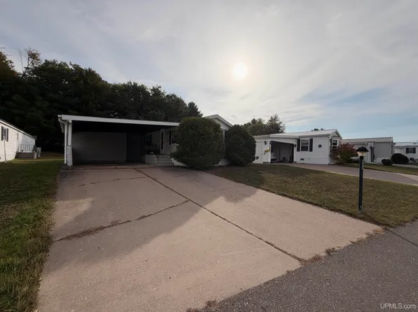 W8007 Us Highway 141/2, Iron Mountain, MI 49801