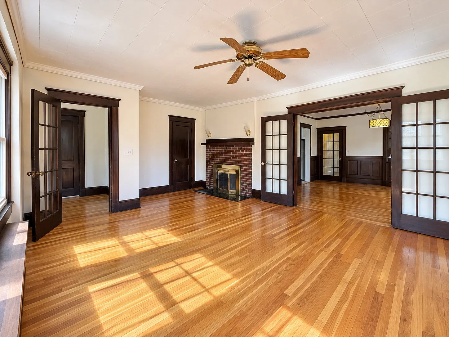 2 bed, 1.0 bath, 1342 sqft, $3,400 — Photo 3