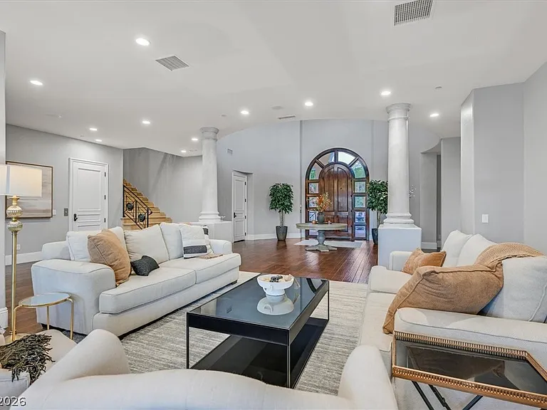 8 Rue Mediterra Dr — Photo 6
