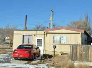 221 W Hugus St, Rawlins, WY 82301