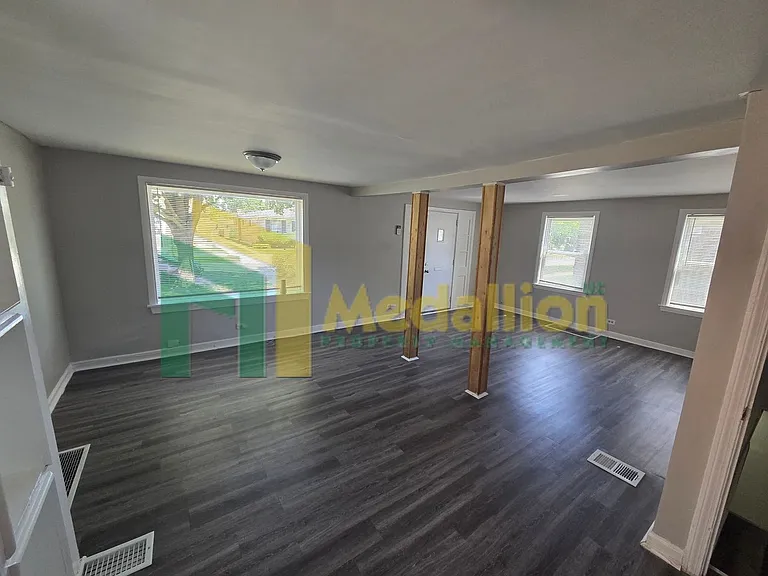 8724 S Eggleston Ave — Photo 7