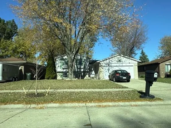 5253 Peekskill Dr, Sterling Heights, MI 48310