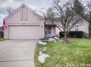 4579 Meadowlawn Dr SE, Kentwood, MI