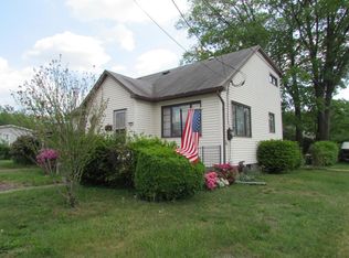 828 Woodlawn Ave, Moosic, PA 18507