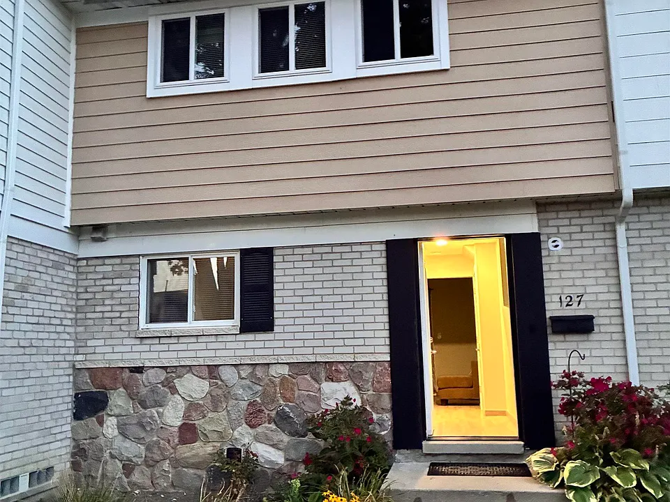 127 Mark Dr