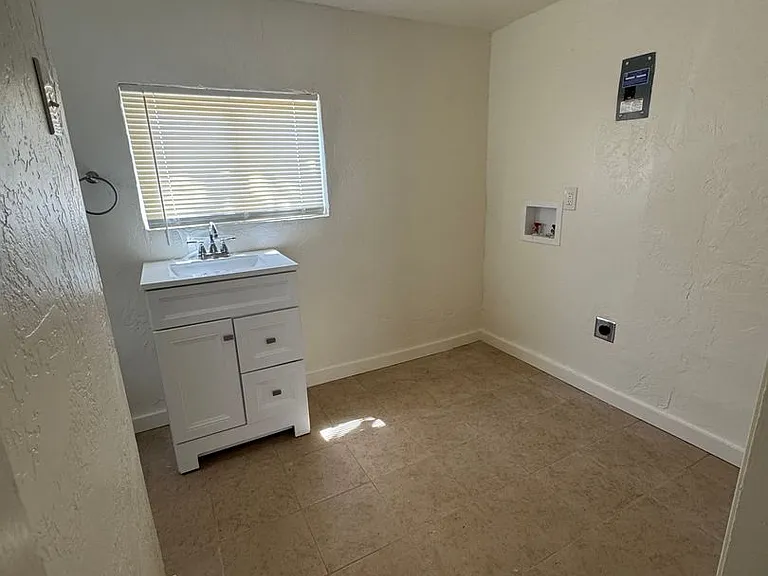 1604 W Juniper St #423 — Photo 8
