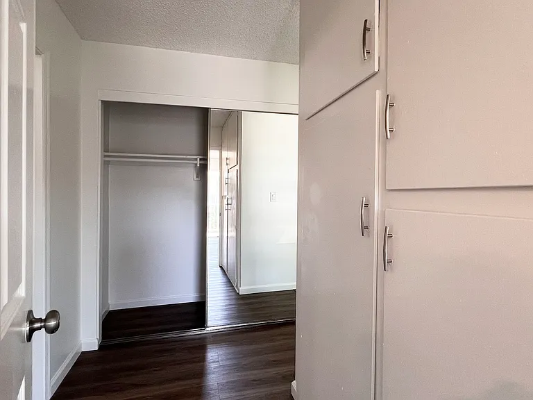 Orange Plaza Villa Apartments — Photo 25