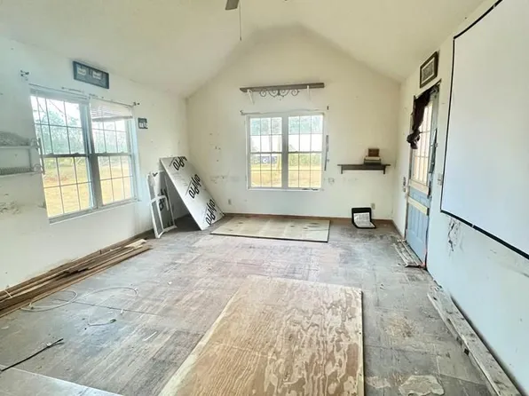 20 Woodard Ln, Hazlehurst, GA 31539